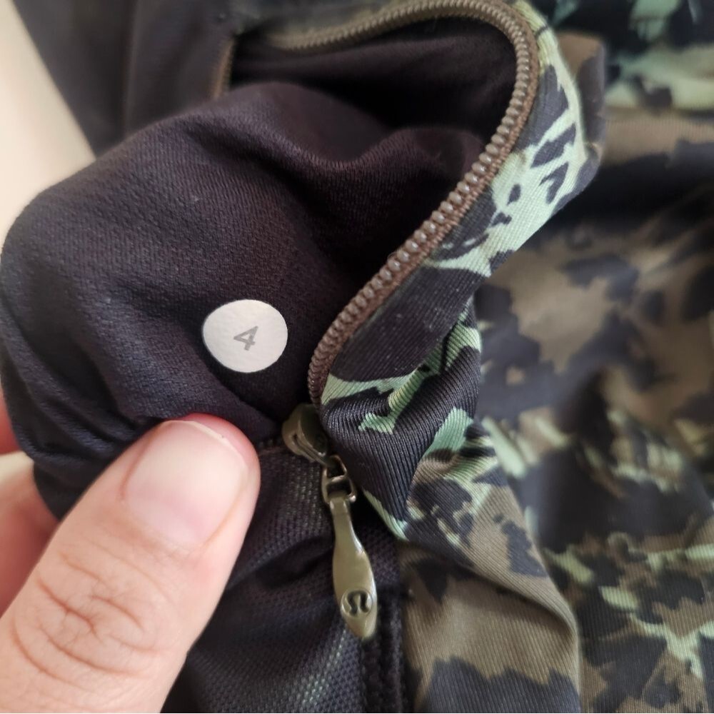 Lululemon Cropped Yoga Leggins Ruched Knee - Picture 6 of 7